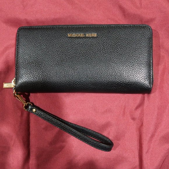 Michael Kors Leather Continental Wristlet - Picture 1 of 5